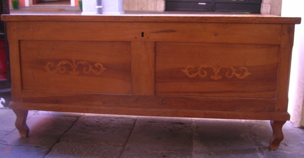 Cassapanca marchigiana.